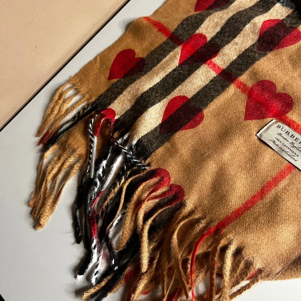Burberry Cashmere Scarf Camel Check Red Heart Print‎ Made in Scotland Fringe